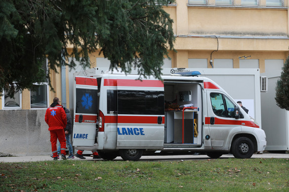 Magyar turistabusz szenvedett balesetet