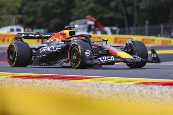 Verstappen marad a Red Bullnál