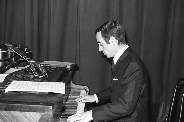 Charles Aznavour szobrot kapott Jerevánban