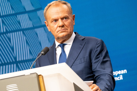 Bukik a lengyel kormány, Donald Tusk politikai haláltusáját vívja