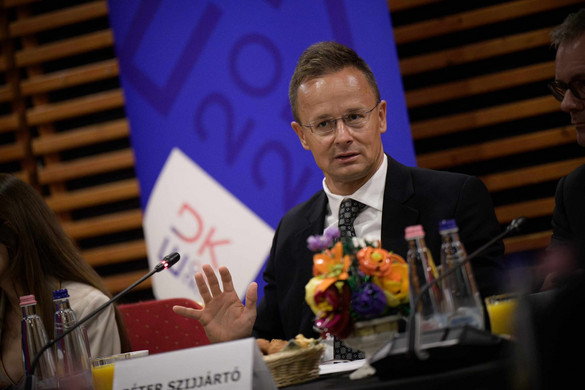 Politikai tisztogatásra készülne Brüsszel?