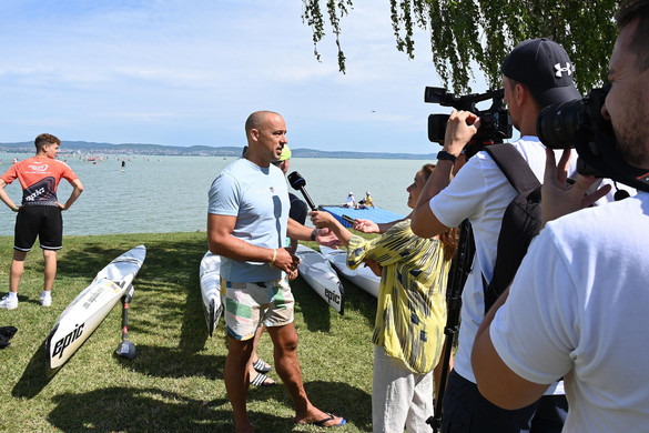 Ünneppé avanzsálódott a Balaton-átevezés
