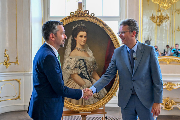 Erzsébet királynét ábrázoló festményt vásárolt a Gödöllői Királyi Kastély