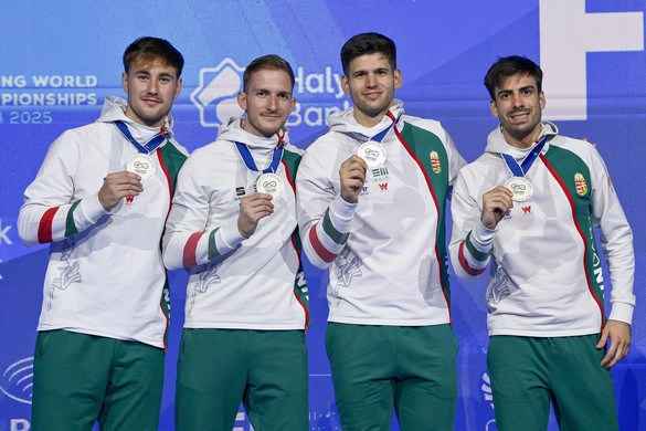 Ezüstérmes a férfi párbajtőrcsapat