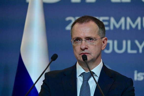 Megyinszkij: Putyin és Zelenszkij találkozójának „pontot kell tennie” a megállapodásra