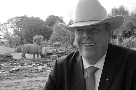 Barátai dobják össze a pénzt Schmuck Andor temetésére