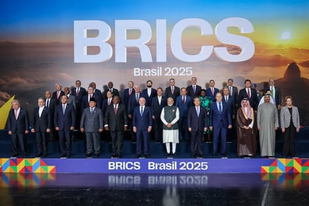 Saját fizetési rendszert épít a BRICS