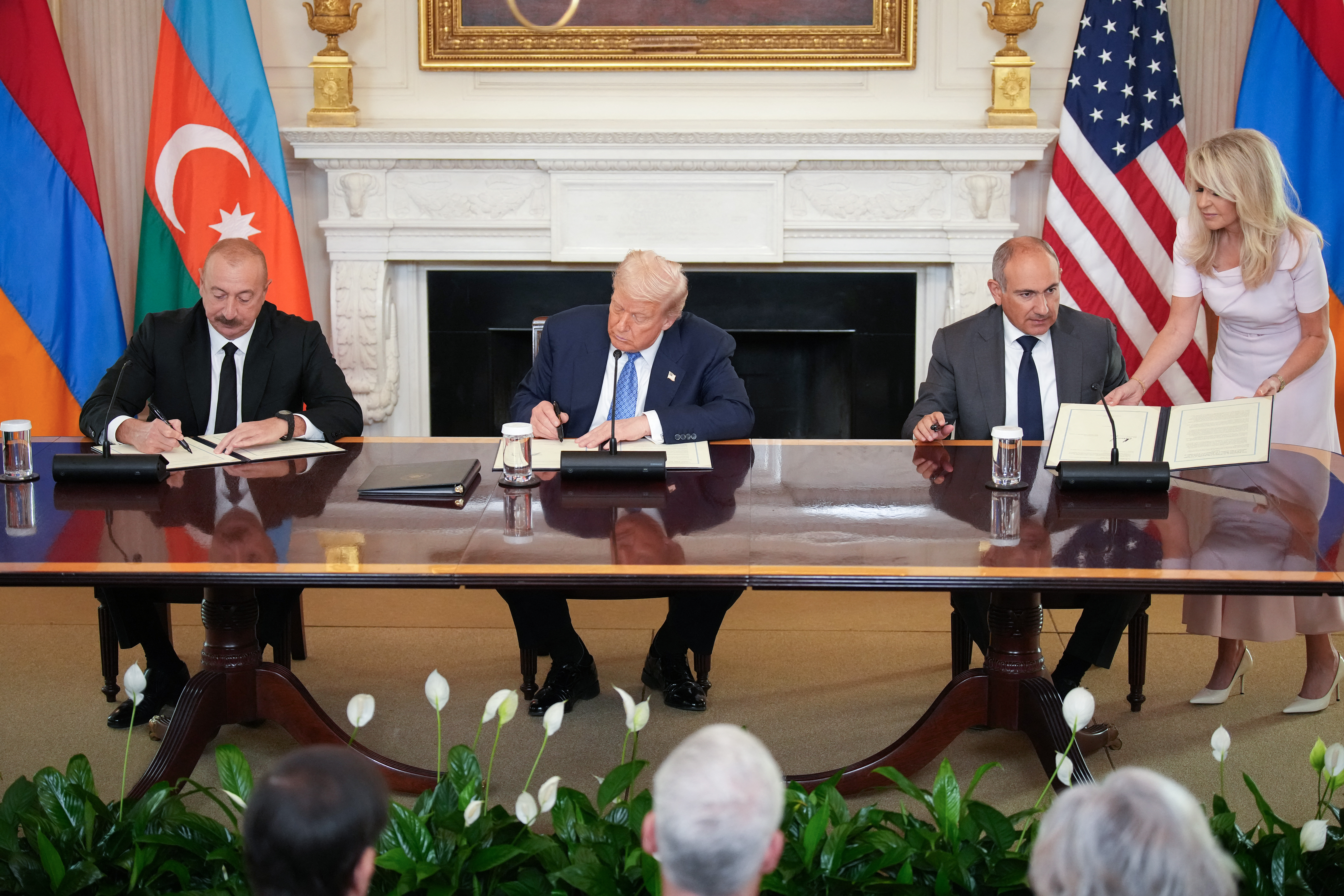 Azerbajdzsán és Örményország békeszerződést írt alá Washingtonban