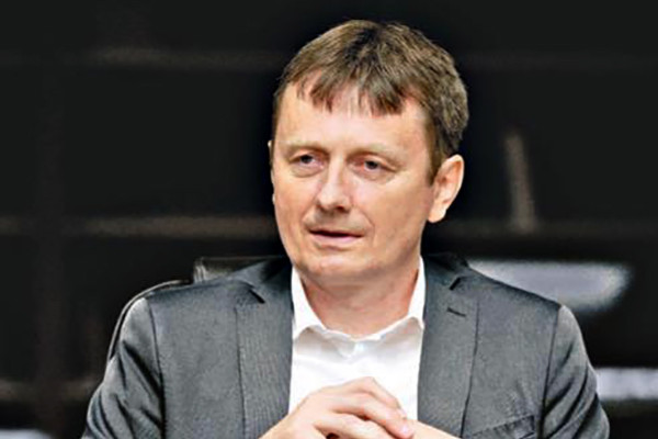 Élő televíziós műsorban kapott agyvérzést a szerb befektetési miniszter Kép