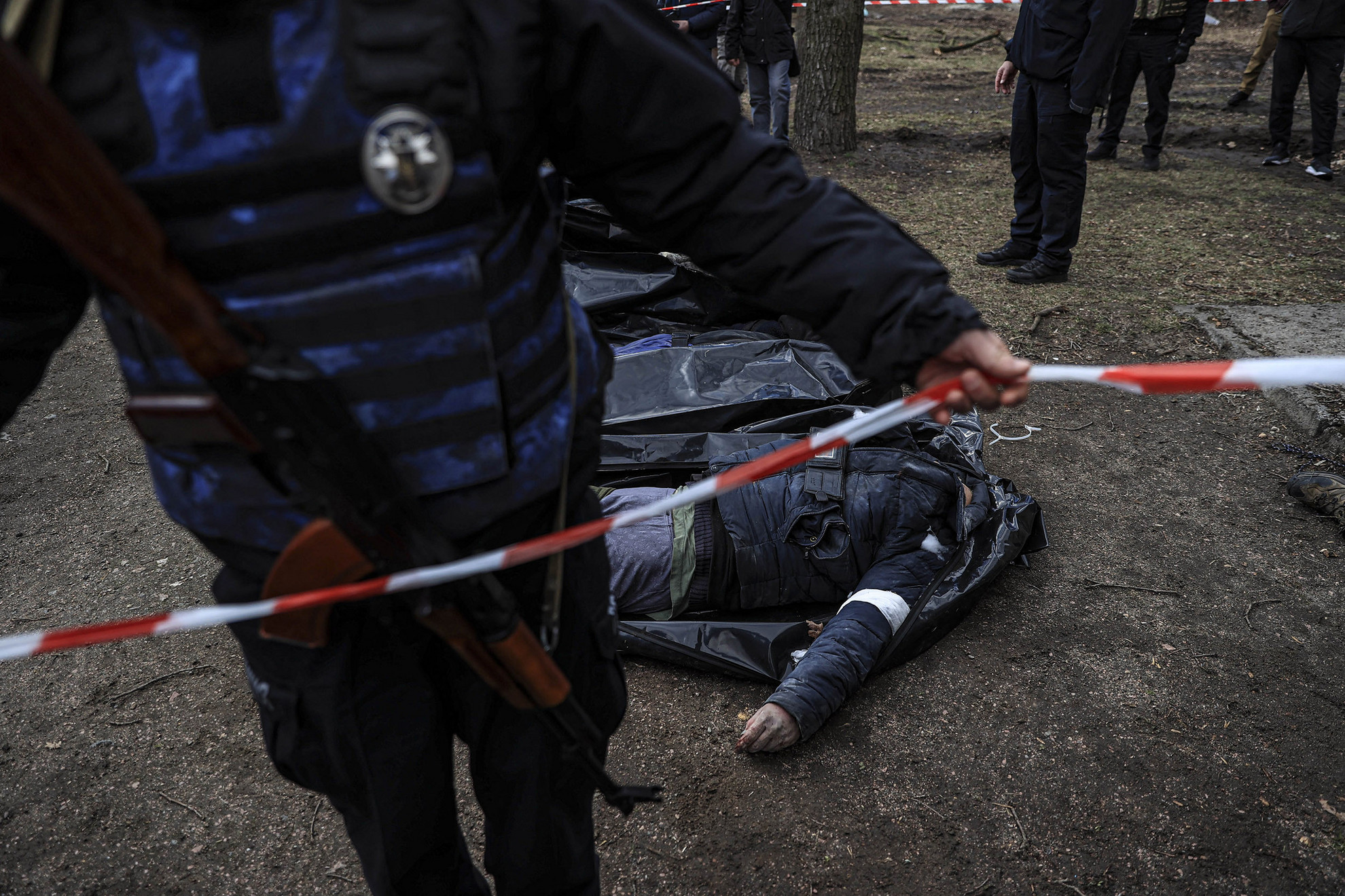 Fotó: Anadolu via AFP/Metin Aktas Az oroszbarát civilek fehér karszalagot viseltek, hogy az orosz katonák azonosítani tudják őket