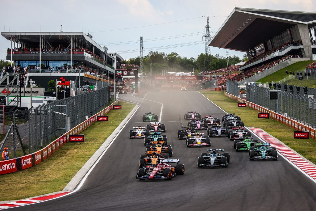 Charles Leclerc, a Ferrari pilótája startolt a pole-pozícióból a mogyoródi Hungaroring pályán 2025. augusztus 3-án