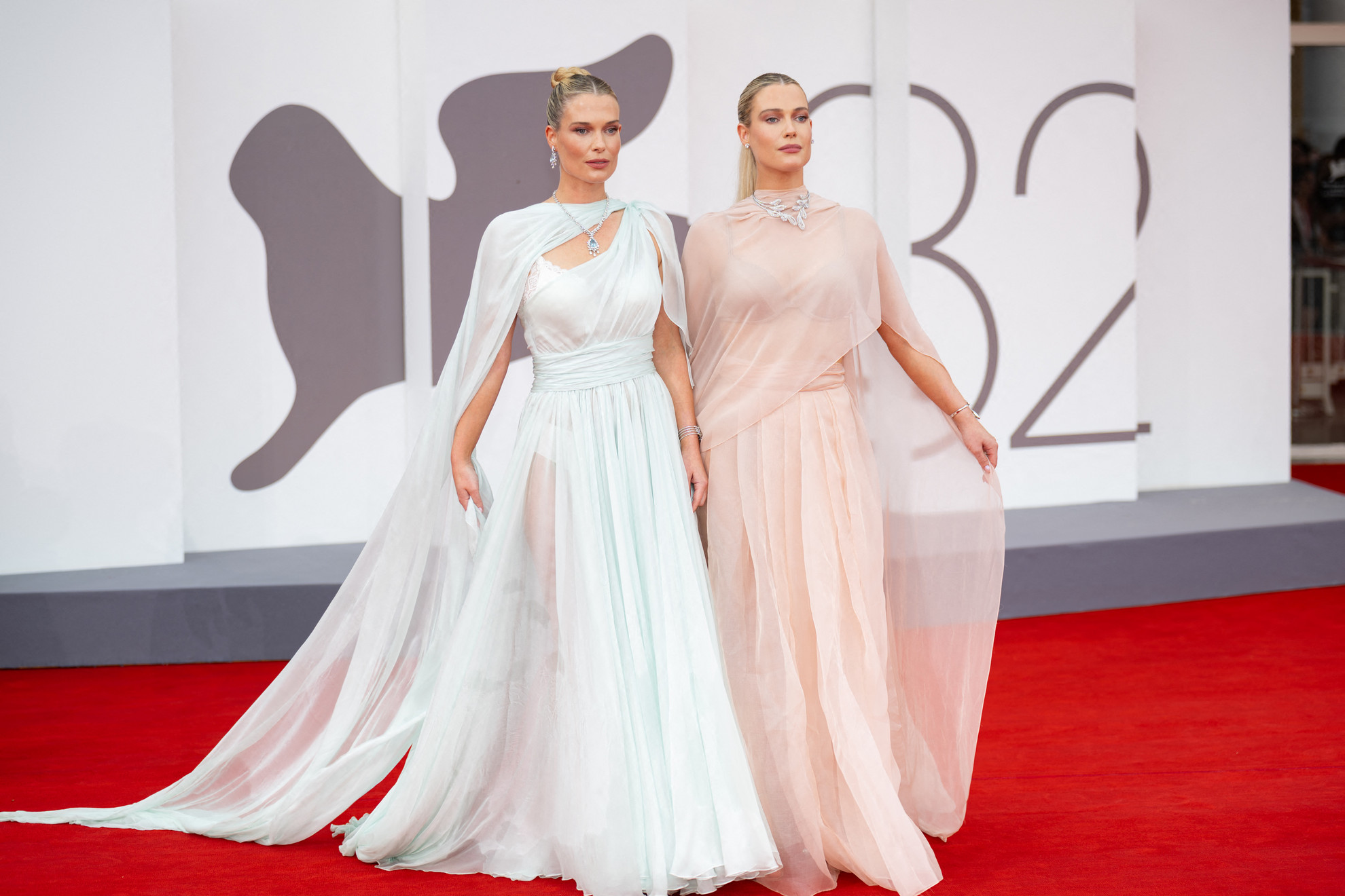 Fotó: Hans Lucas via AFP/Laurent Hou Lady Eliza Spencer és Lady Amelia Spencer a Vadászat után című film vörös szőnyegén a 82. Velencei Filmfesztiválon, Velence, Olaszország, 2025/08/29.