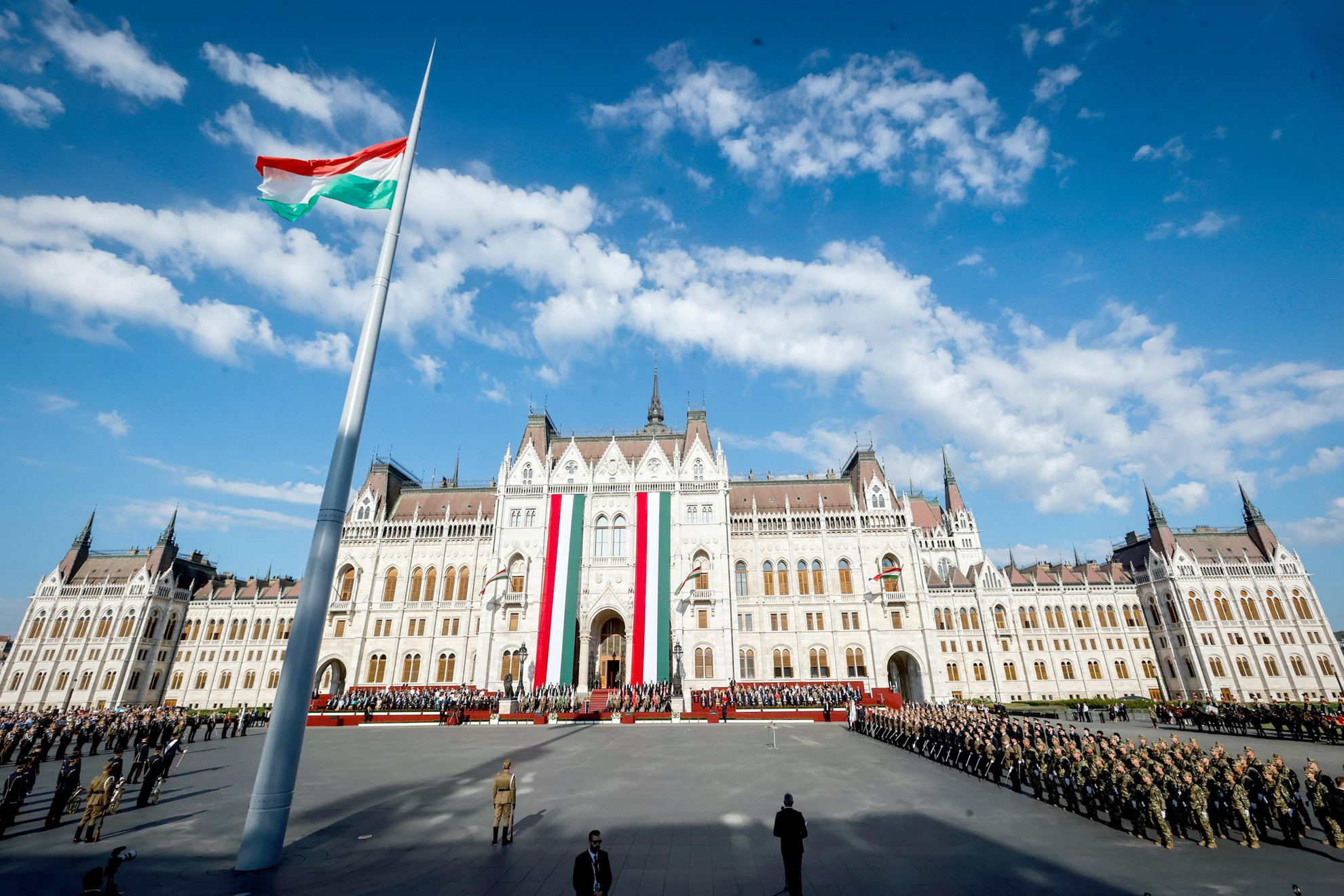 Felvonták Magyarország nemzeti lobogóját a Szent István-napi állami ünnepségen
