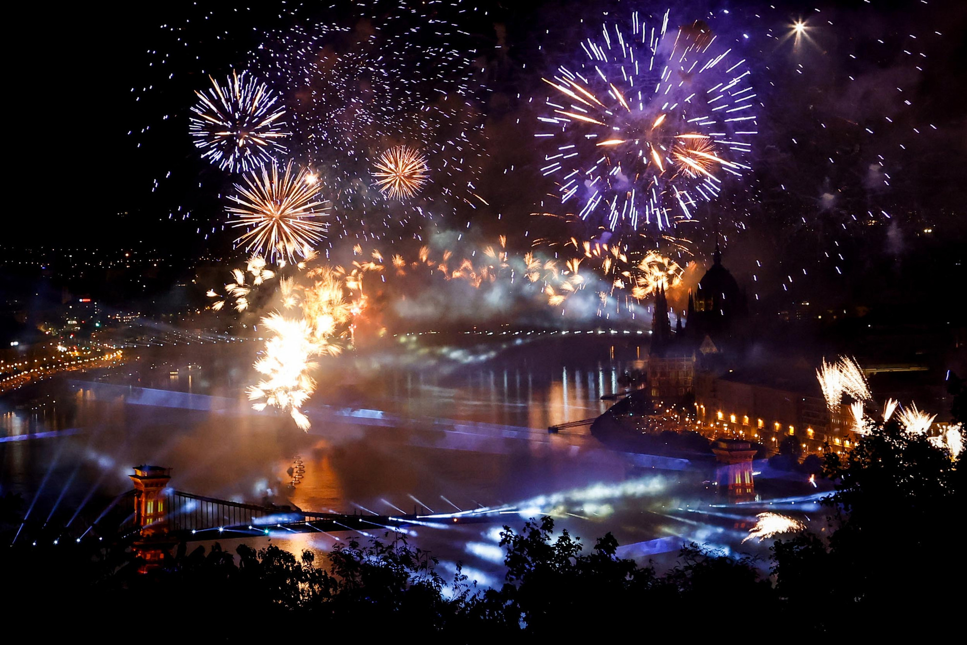 Csodálatos színvilág festette át a Duna partot