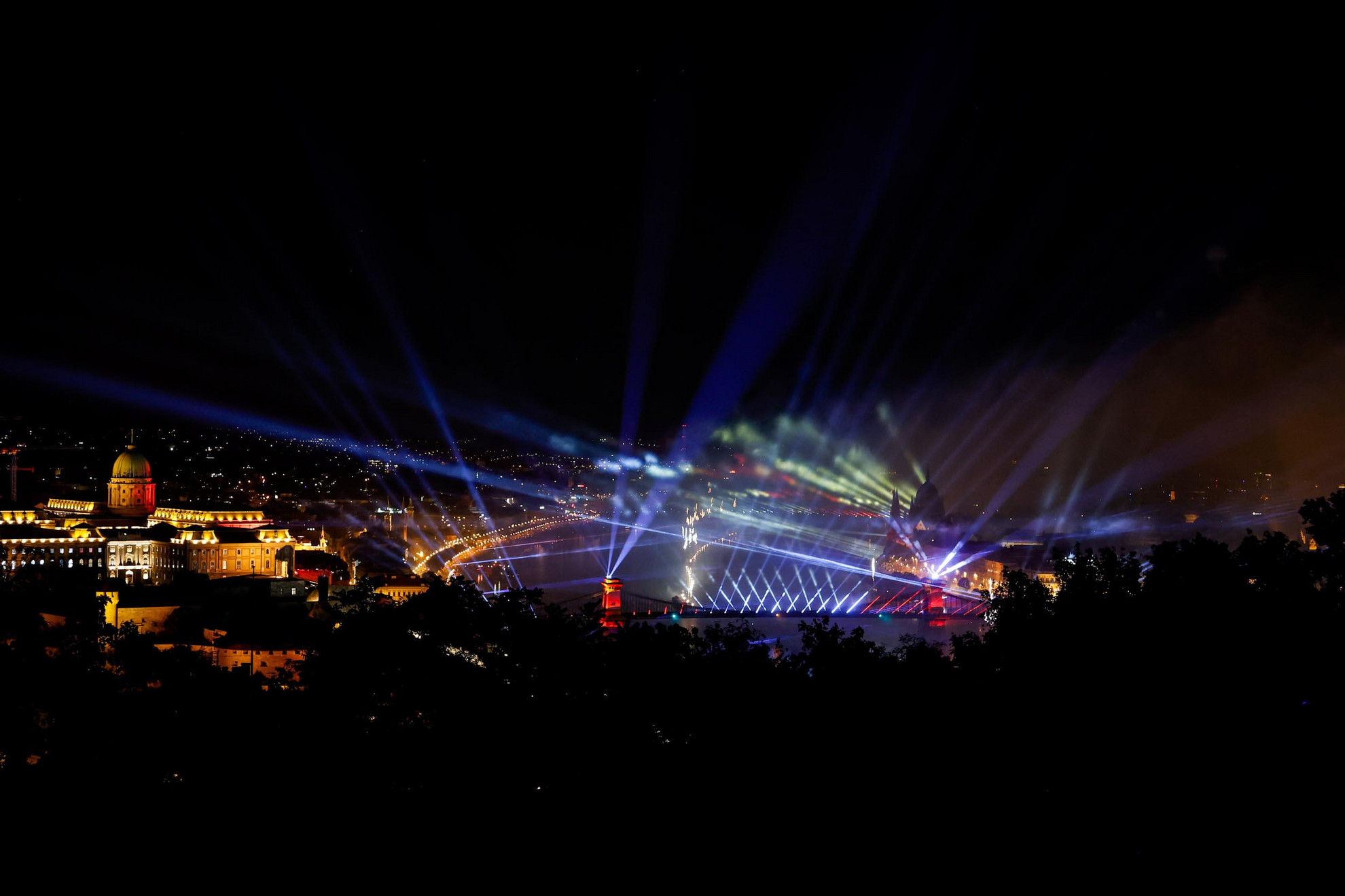 A fényfestés lenyűgöző látványt varázsolt az ünnepi hangulathoz
