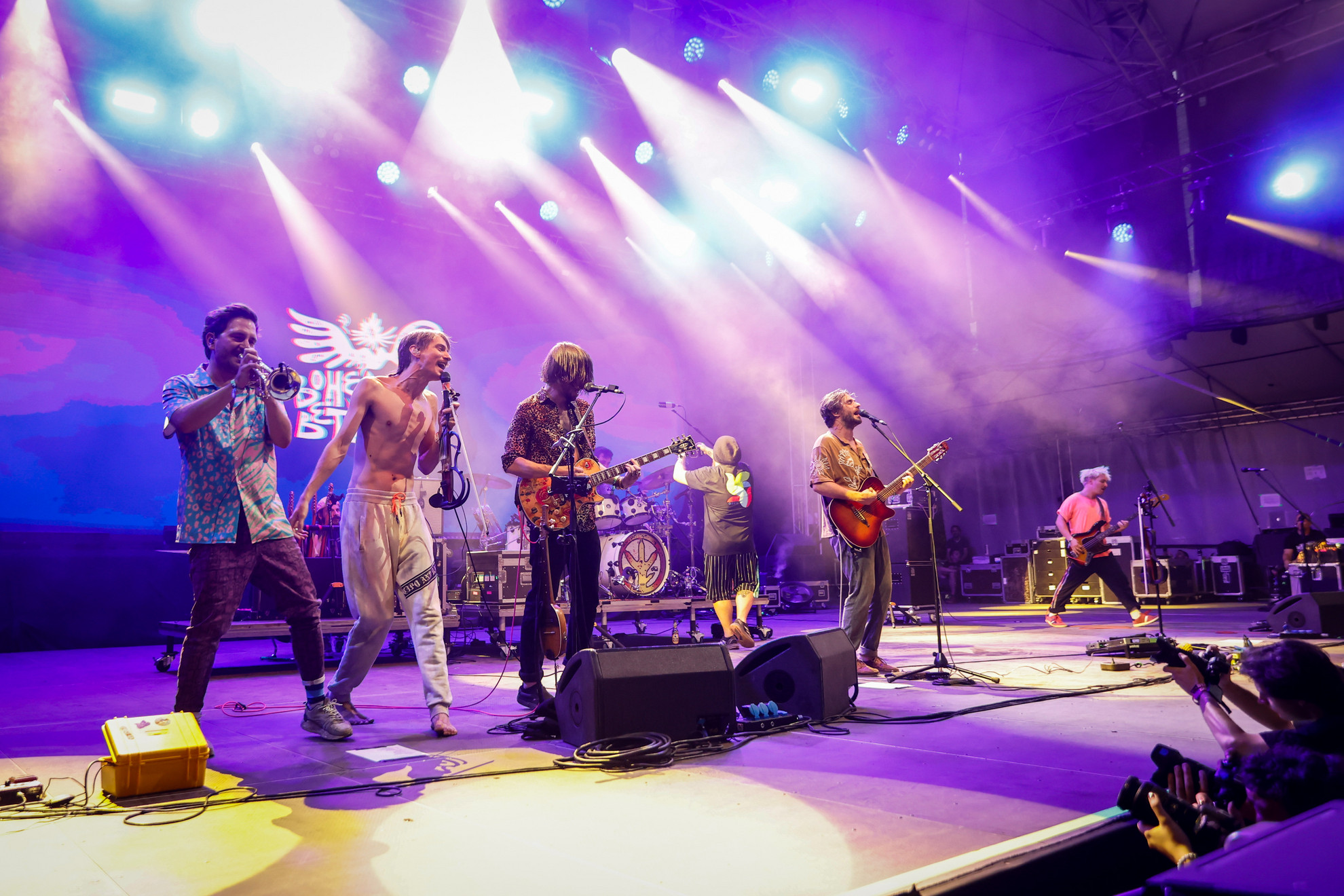 Fotó: Fotó: MH/Török Péter 2025 Sziget. A Bohemian Betyars a „fogd a söröm, és gyere közelebb” iskola tökéletes nagykövete.