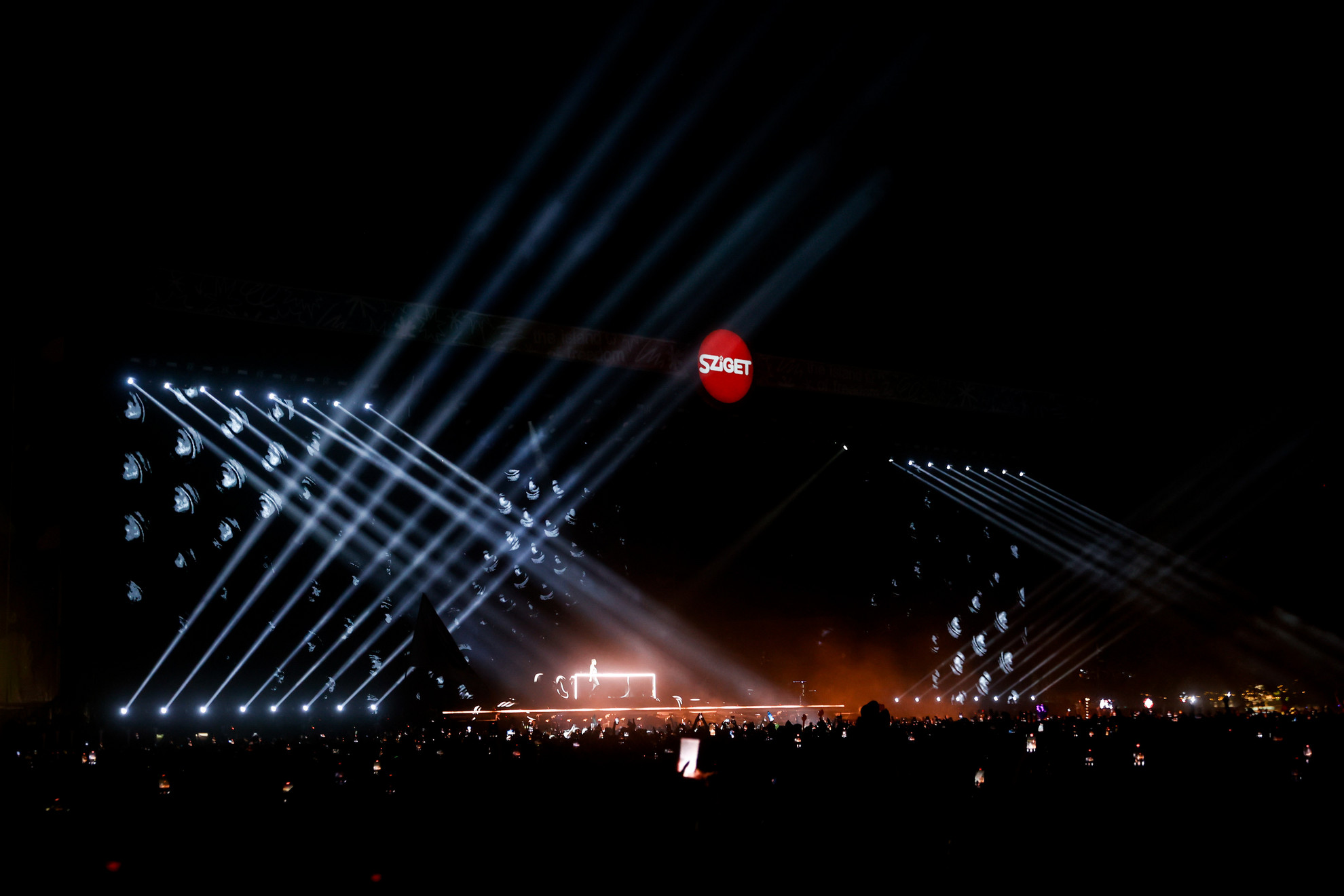 Fotó: Fotó: MH/Török Péter Sziget 2025. Anyma, amikor a Sziget utolsó éjszakája egy cyber-szimfóniává válik.
