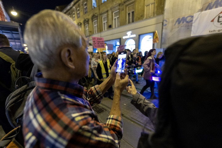 Fotó: AFP/Damir Sencar Csak óvatosan, ha beüt a roaming