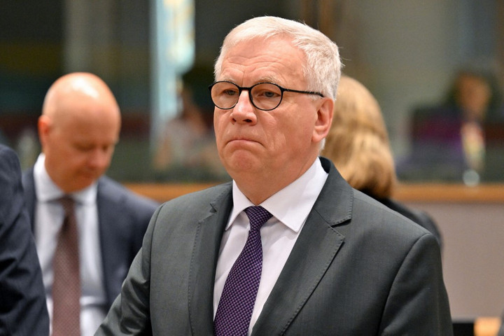 Litvánia pénzügyminisztere veszi át a hatalmat