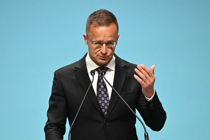 Fotó: AFP/Attila Kisbenedek „A kormány megóvja a magyar gazdaságot”