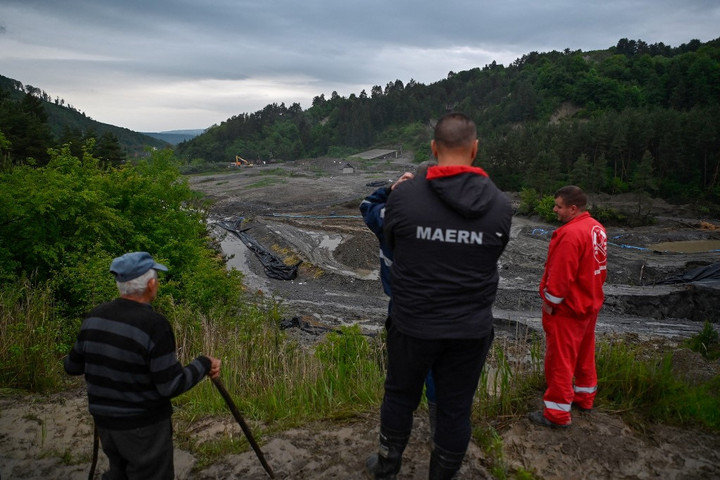 Nem elég a bányabaj, jöttek a lángok is