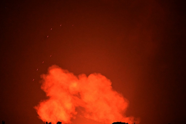 Fotó: AFP/Sergei Supinsky Ukrán támadás egy orosz üzemanyagraktár ellen