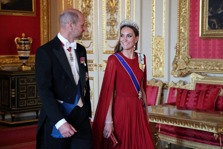 Kihúzhatja a gyufát Károlynál Katalin és Vilmos