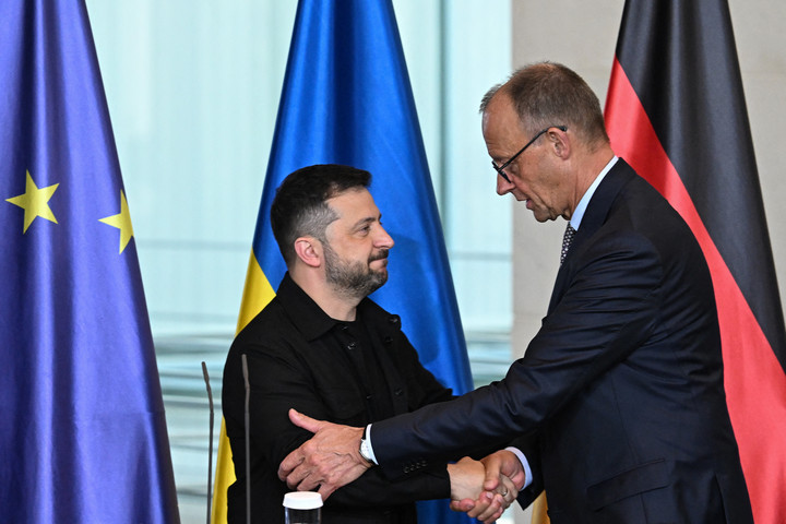 „Putyin blöfföl a háború lezárását illetően", mondta Zelenszkij Trumpnak
