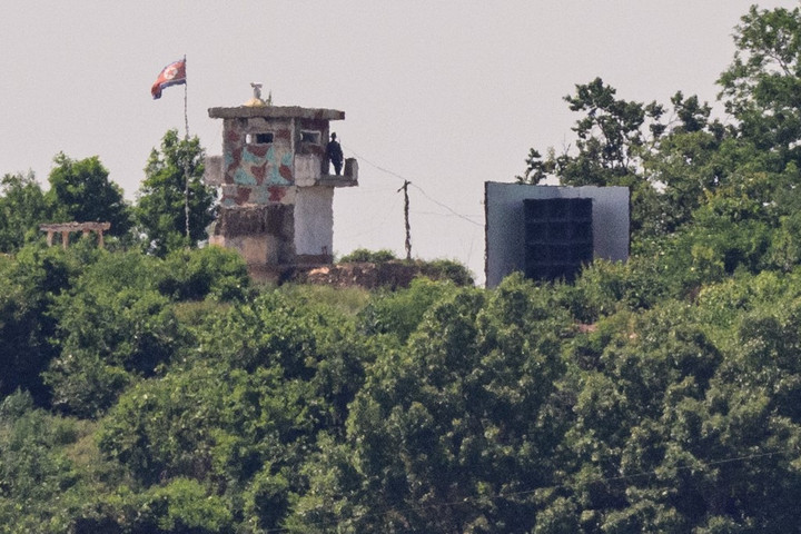 Maradnak a rémhangszórók a határon
