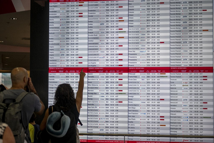 Az Air Canada több mint 10 ezer dolgozója lépett sztrájkba