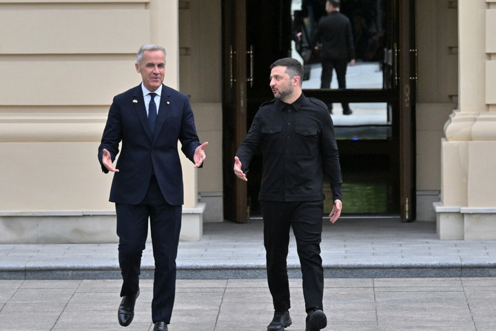 Fotó: AFP/Sergei Supinsky Kanada Ukrajnának drónokat, rakétákat és páncélozott járműveket szállít