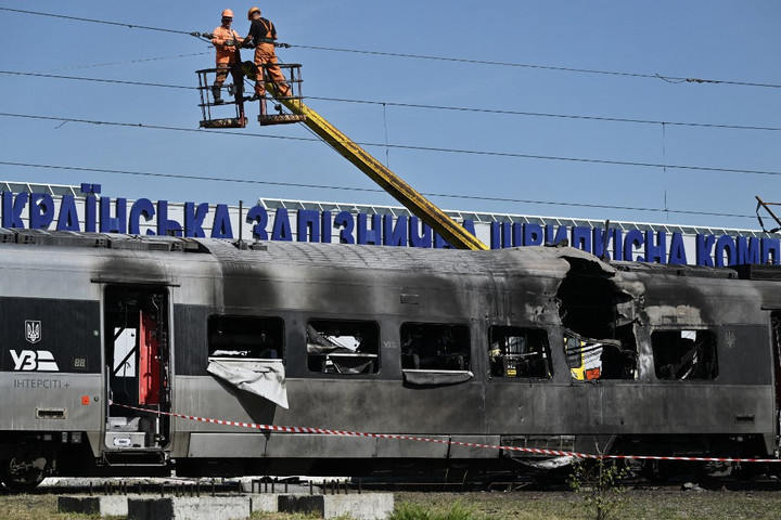Fotó: AFP/Genya Savilov Hadiüzemekre és katonai repülőterekre mért csoportos csapásról számolt be az orosz védelmi tárca