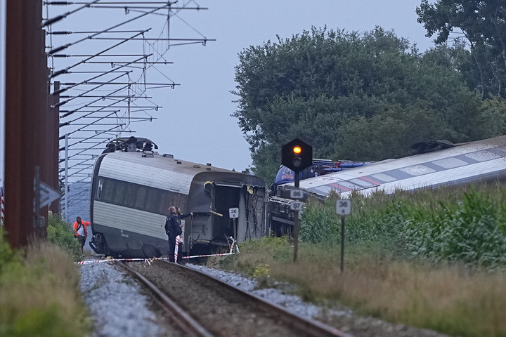 Fotó: BO AMSTRUP / Ritzau Scanpix / Ritzau Scanpix via AFP Vonattal ütközött egy mezőgazdasági jármű Dániában