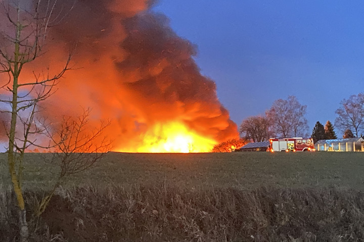 Fotó: dpa Picture-Alliance/NEWS5/Holzheimer Ég a tarló, körbálák és kaptárok lángolnak Hódmezővásárhelynél