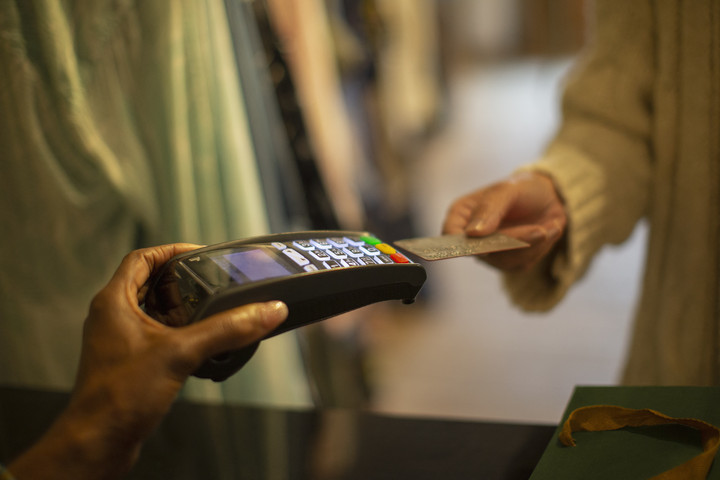 A bankszektoron kívüli egyetlen kártyaelfogadó technikai problémája okozta a fizetési számlák ismételt megterhelését szerdán