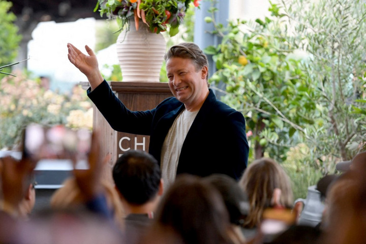 Jamie Oliver bevallotta: veszélyes egészségügyi problémával küzd