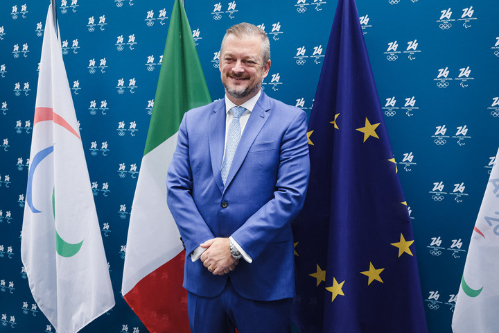 Új játékos lép a pályára - felfordulás készül az IPC-ben?