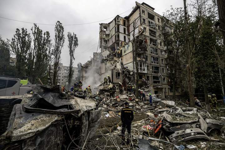Fotó: NurPhoto via AFP/Maxym Marusenko Kijevben 31-re nőtt a csütörtöki légicsapás halálos áldozatainak a száma