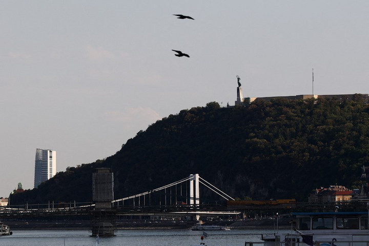 Sziklára esett egy férfi a Gellért-hegyen