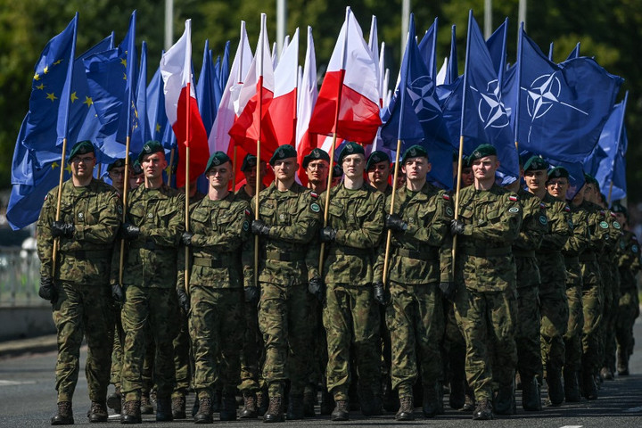 Fotó: AFP/NurPhoto/Artur Widak Papírtigris kontra medve