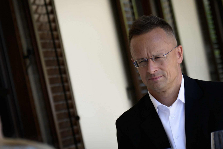 Szijjártó Péter felszólította Ukrajnát