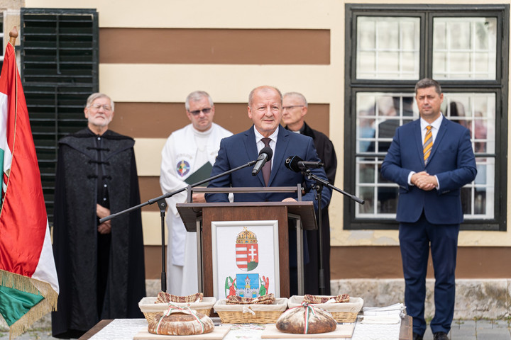 Simicskó István: Örüljünk annak, hogy Magyarország szabad és szuverén