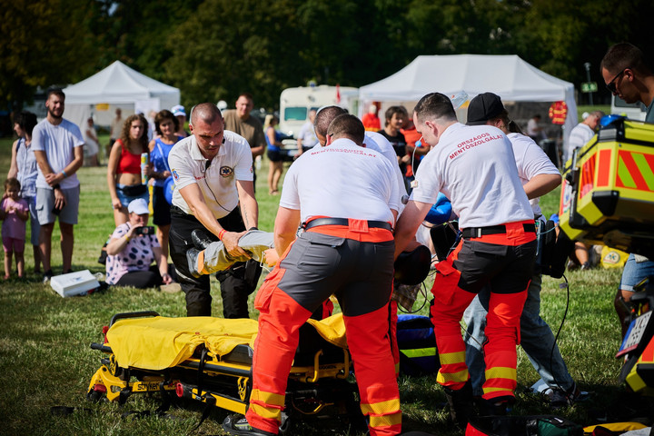 Fotó: Facebook/Országos Mentőszolgálat Sokan érdeklődtek a szűrővizsgálatok iránt a városligeti mentőnapon