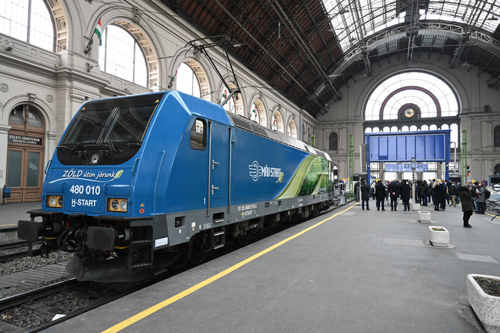 Fotó: MH-archív/Katona László Még nem tudták megnyitni a Keleti pályaudvart + Videó