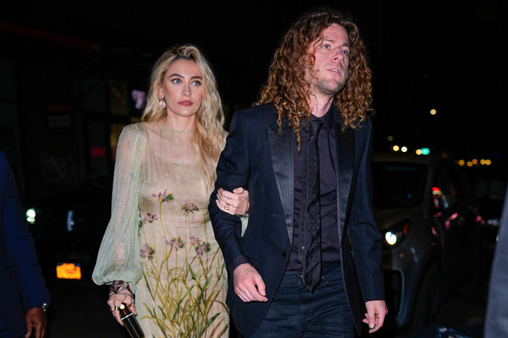 Paris Jackson sírva jelentette be