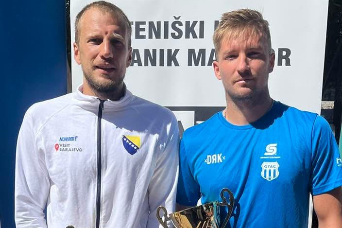 Fotó: Facebook/Hungarian Tennis Valkusz Máté salakpályás tenisztornát nyert