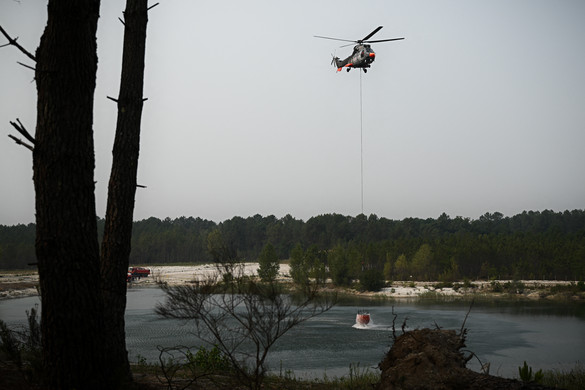 Tóba zuhant egy helikopter + VIDEÓ