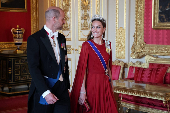 Kihúzhatja a gyufát Károlynál Katalin és Vilmos