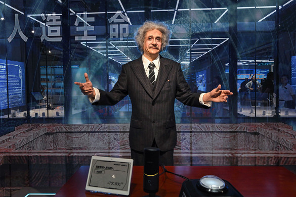 Robotbolt nyílt Pekingben – itt még Einstein is gép