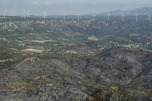 Franciaországban Párizsnál is nagyobb területet égett le